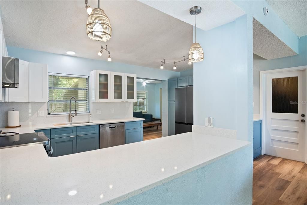 For Sale: $349,800 (3 beds, 2 baths, 1549 Square Feet)