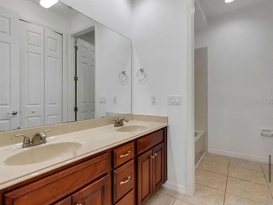 For Sale: $365,000 (3 beds, 2 baths, 1978 Square Feet)