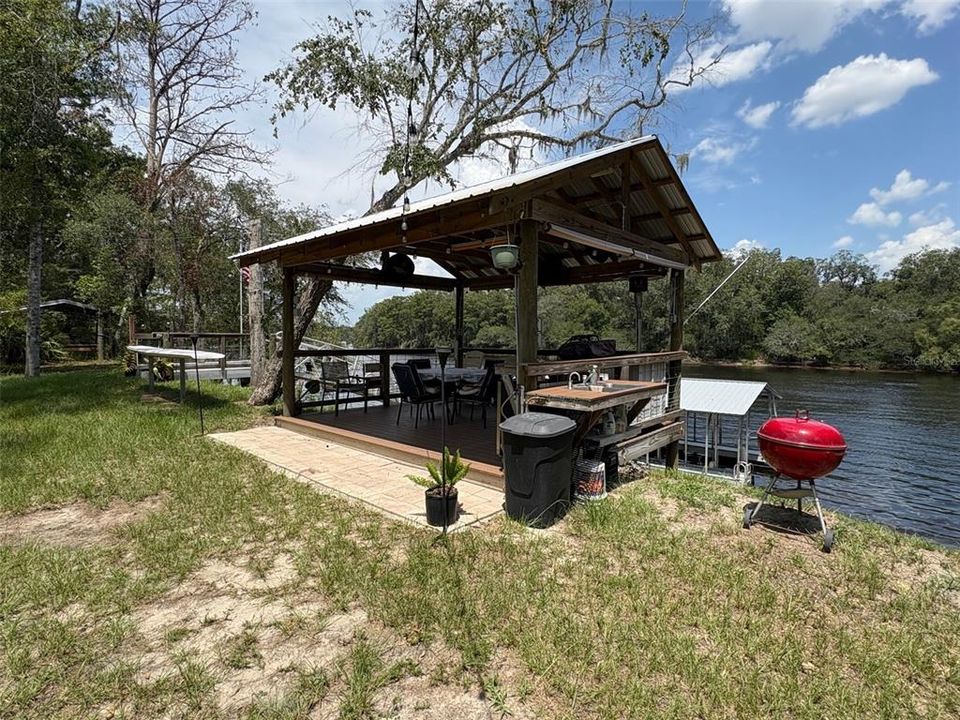 待售: $359,000 (4.22 acres)
