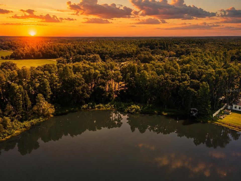 待售: $1,565,000 (5.11 acres)