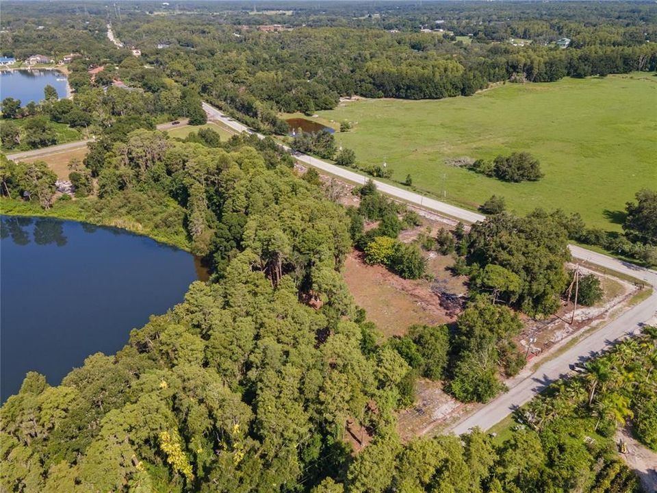 待售: $1,565,000 (5.11 acres)