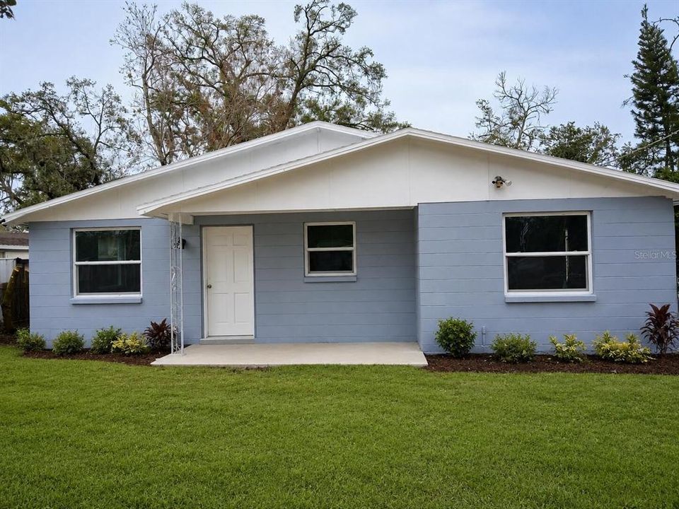 For Sale: $410,000 (3 beds, 2 baths, 1095 Square Feet)