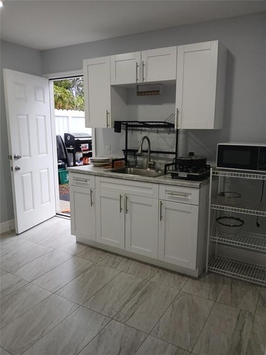For Sale: $410,000 (3 beds, 2 baths, 1095 Square Feet)