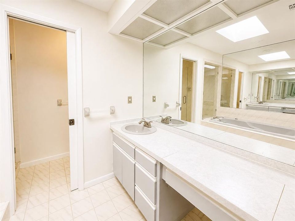 For Rent: $3,500 (4 beds, 2 baths, 2093 Square Feet)