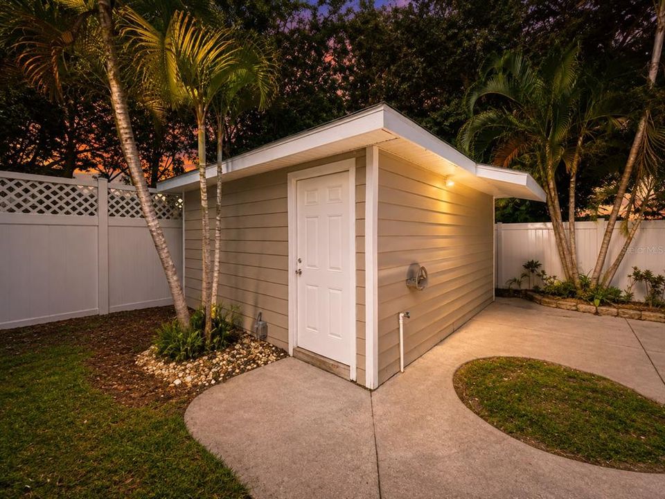 For Rent: $3,500 (4 beds, 2 baths, 2093 Square Feet)
