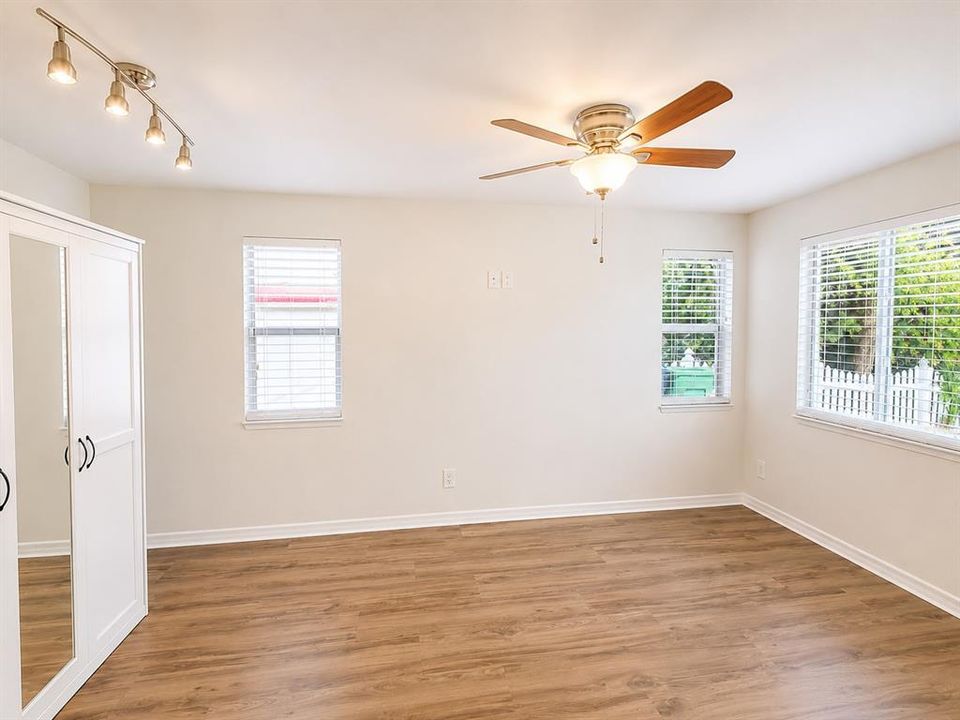 For Rent: $3,500 (4 beds, 2 baths, 2093 Square Feet)
