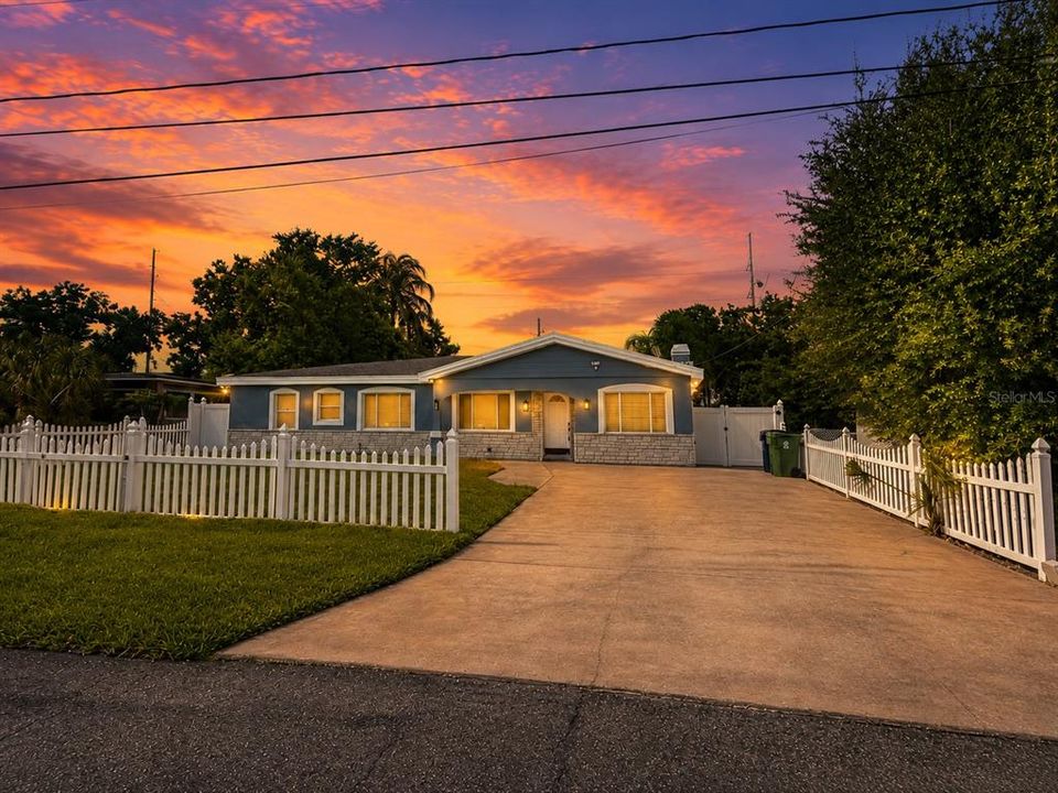For Rent: $3,500 (4 beds, 2 baths, 2093 Square Feet)