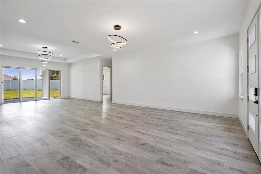 En Venta: $649,000 (4 camas, 3 baños, 2972 Pies cuadrados)