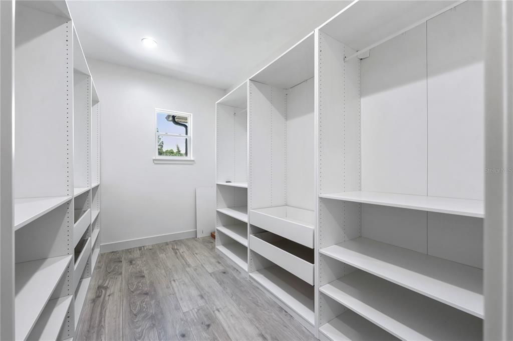 En Venta: $649,000 (4 camas, 3 baños, 2972 Pies cuadrados)