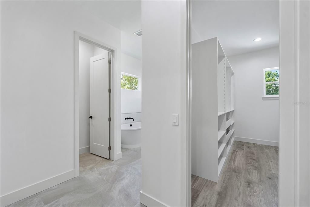 En Venta: $649,000 (4 camas, 3 baños, 2972 Pies cuadrados)