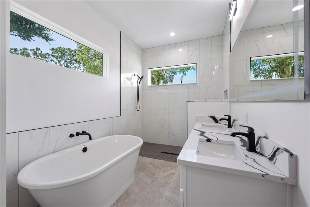 En Venta: $649,000 (4 camas, 3 baños, 2972 Pies cuadrados)