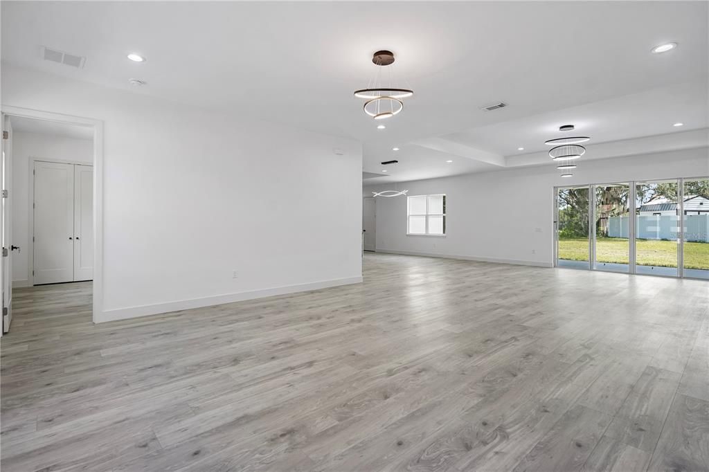 En Venta: $649,000 (4 camas, 3 baños, 2972 Pies cuadrados)