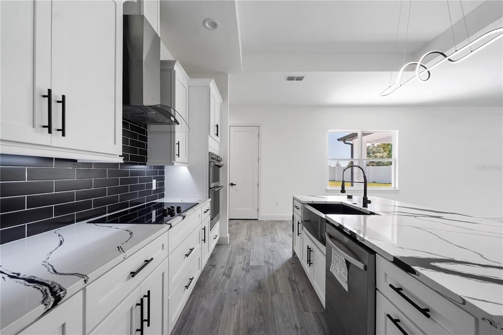 En Venta: $649,000 (4 camas, 3 baños, 2972 Pies cuadrados)