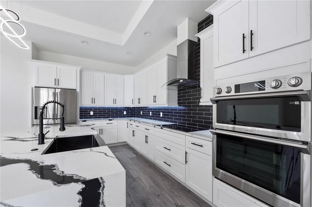 En Venta: $649,000 (4 camas, 3 baños, 2972 Pies cuadrados)