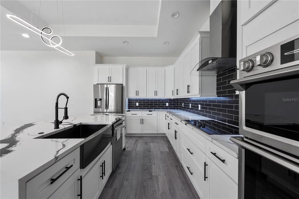 En Venta: $649,000 (4 camas, 3 baños, 2972 Pies cuadrados)