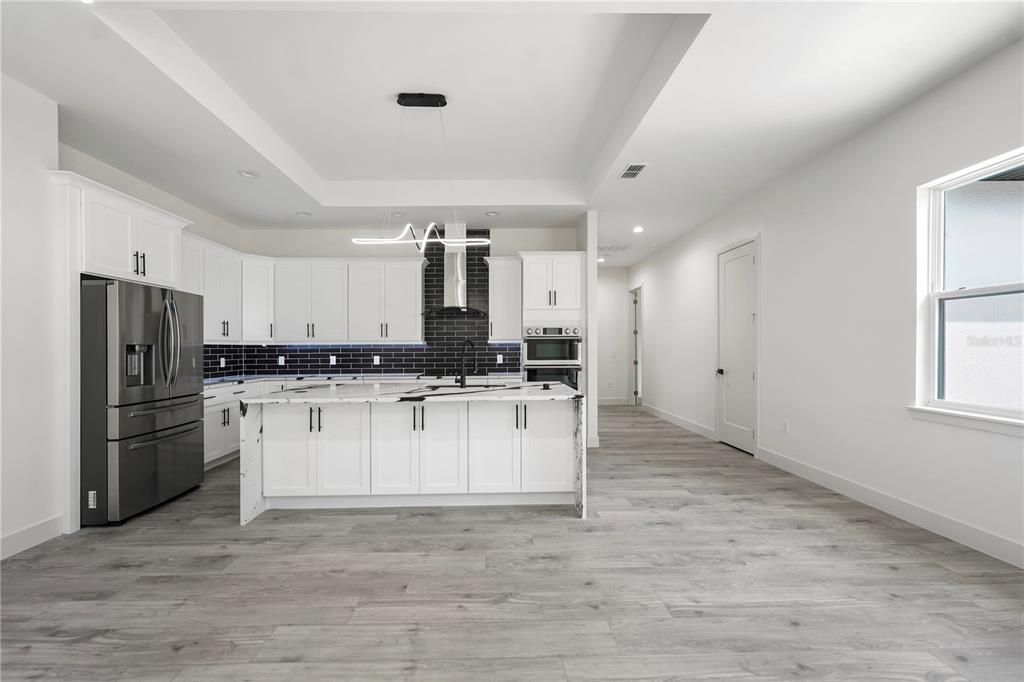 En Venta: $649,000 (4 camas, 3 baños, 2972 Pies cuadrados)