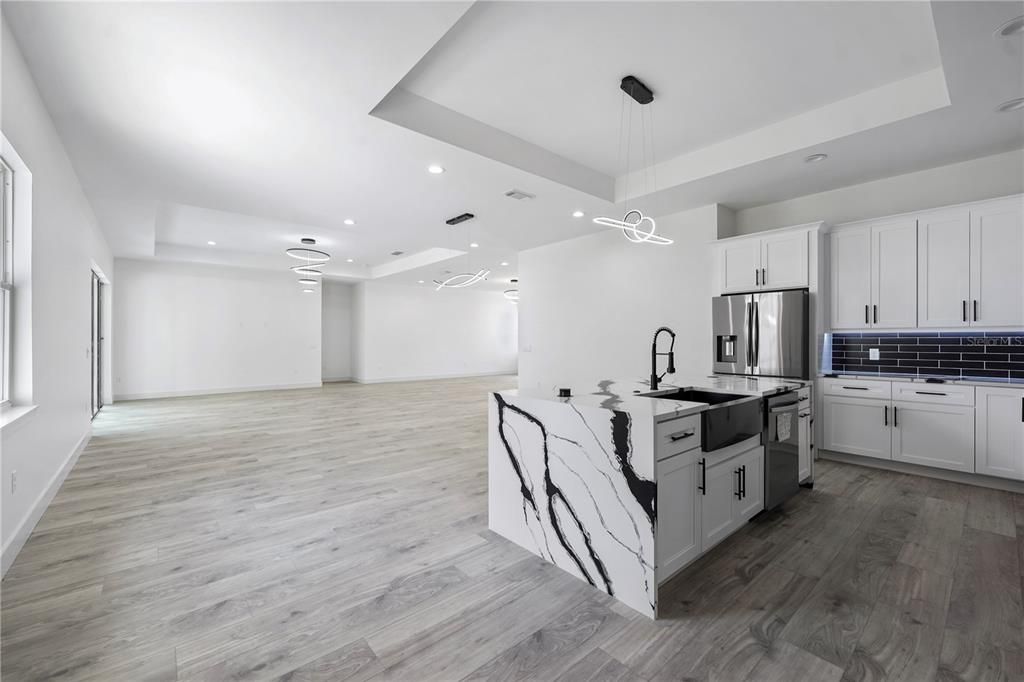 En Venta: $649,000 (4 camas, 3 baños, 2972 Pies cuadrados)