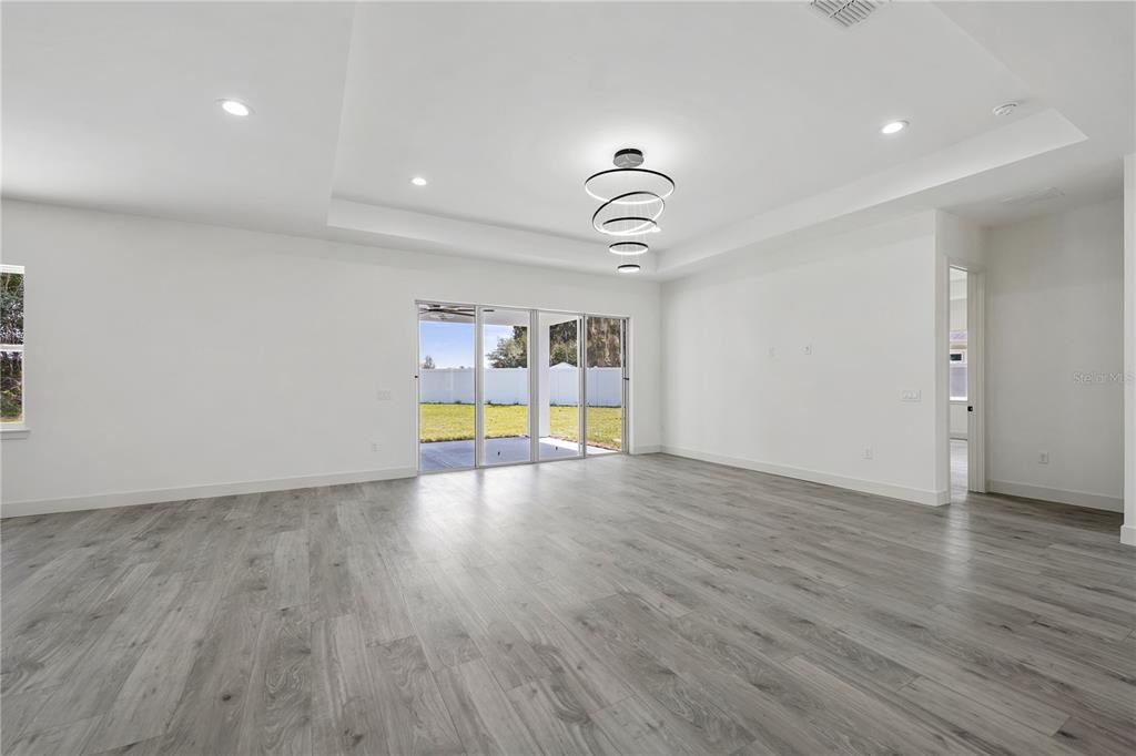 En Venta: $649,000 (4 camas, 3 baños, 2972 Pies cuadrados)