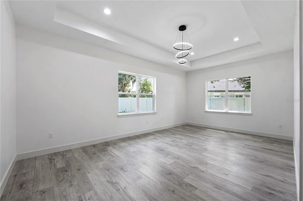 En Venta: $649,000 (4 camas, 3 baños, 2972 Pies cuadrados)