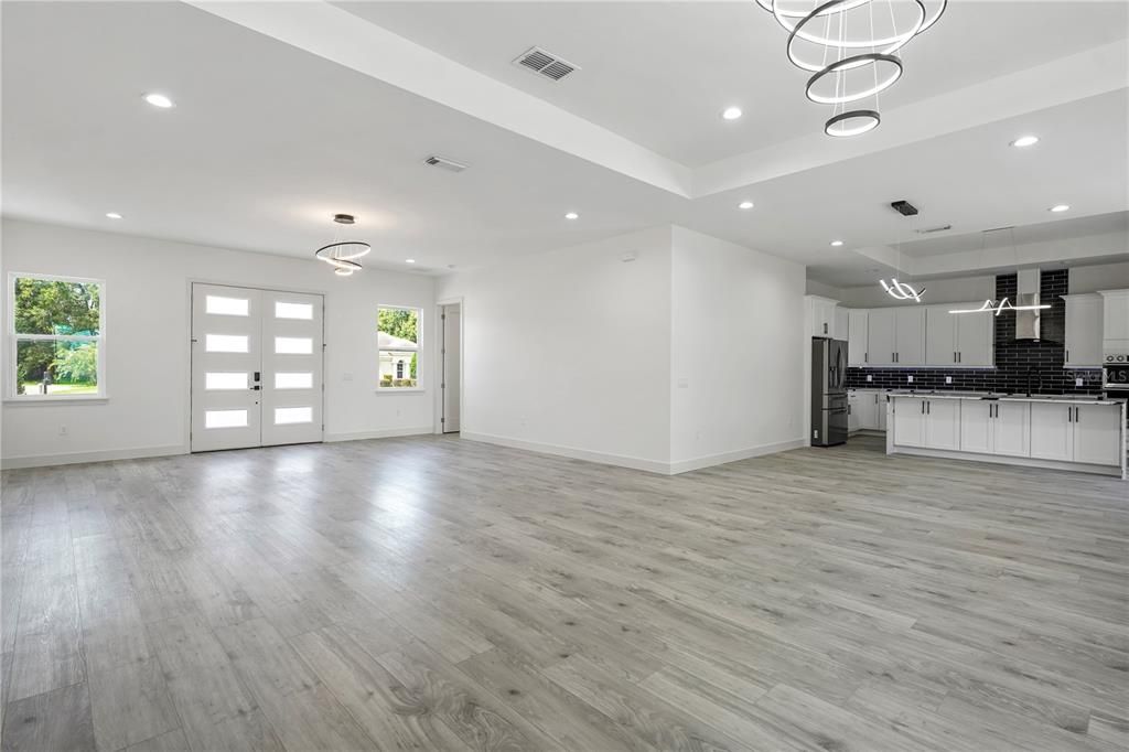 En Venta: $649,000 (4 camas, 3 baños, 2972 Pies cuadrados)
