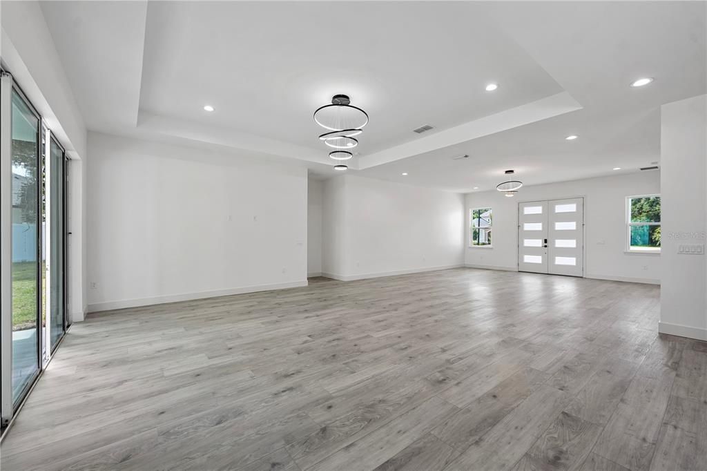 En Venta: $649,000 (4 camas, 3 baños, 2972 Pies cuadrados)