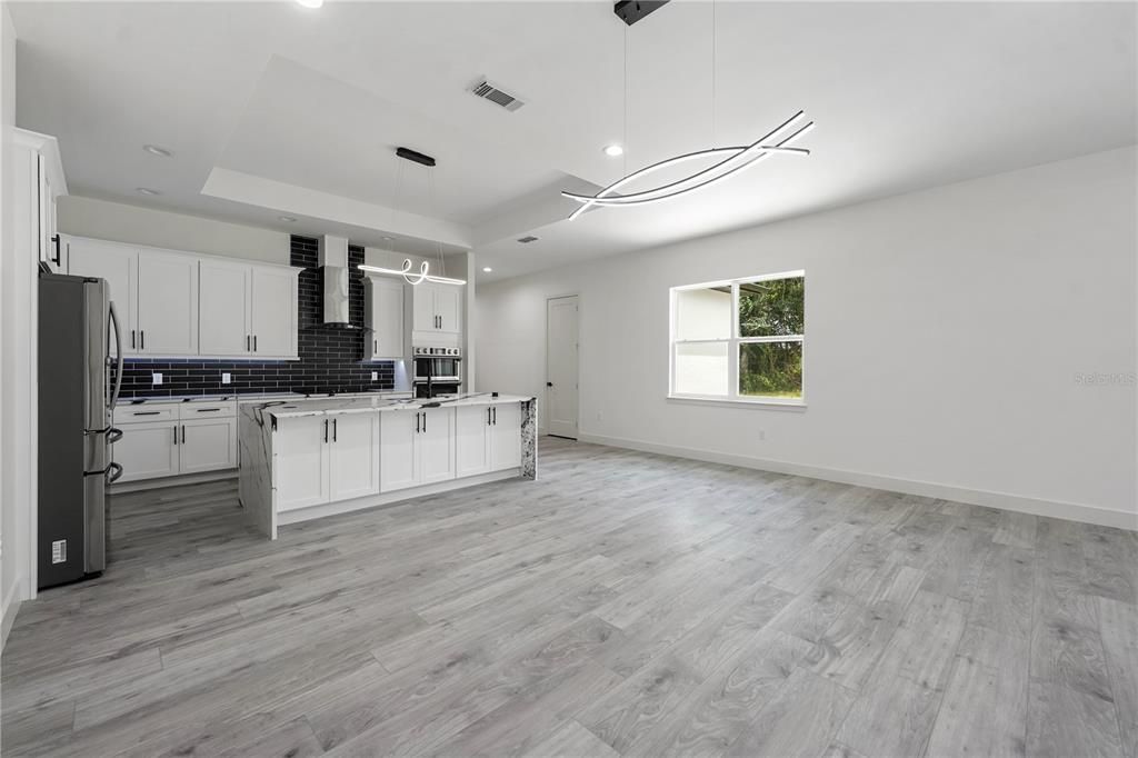 En Venta: $649,000 (4 camas, 3 baños, 2972 Pies cuadrados)