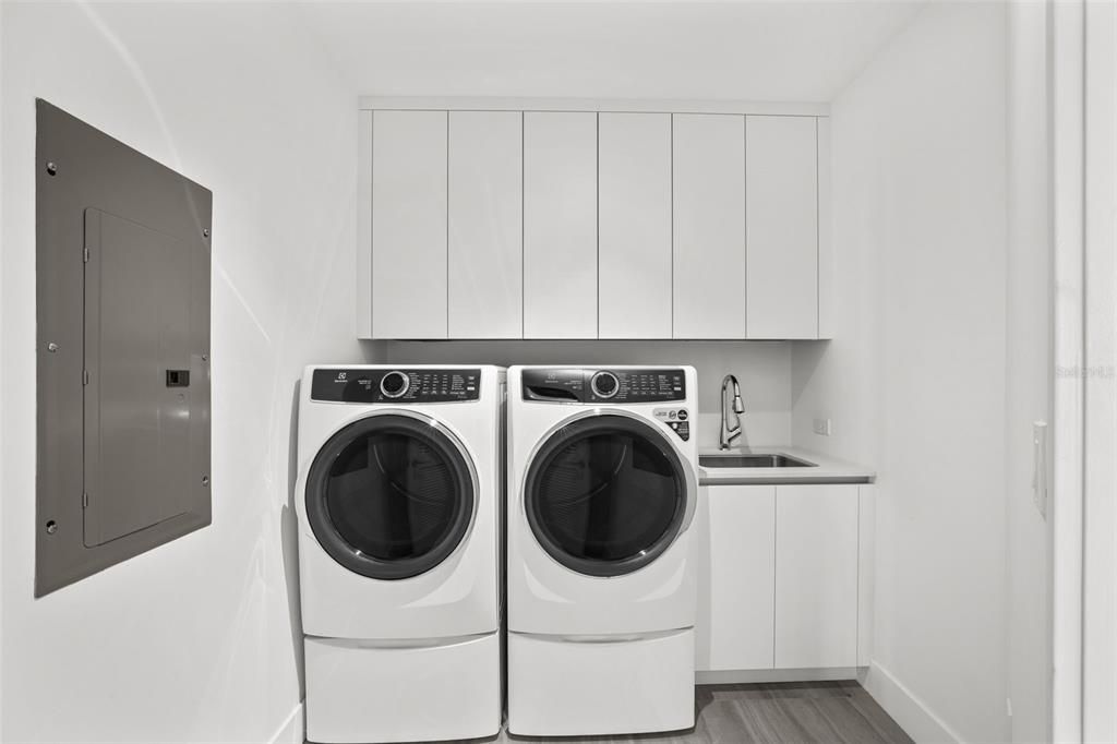 For Rent: $20,000 (3 beds, 3 baths, 2940 Square Feet)