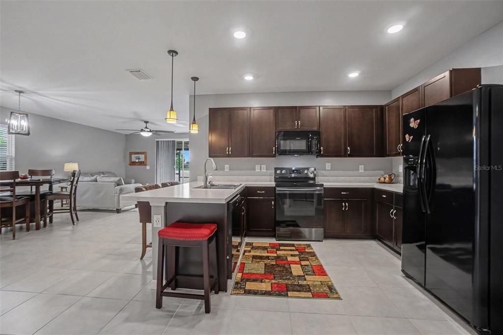 For Sale: $304,900 (2 beds, 2 baths, 1510 Square Feet)