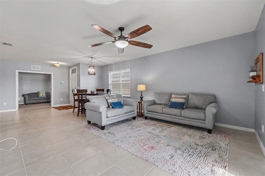 For Sale: $304,900 (2 beds, 2 baths, 1510 Square Feet)