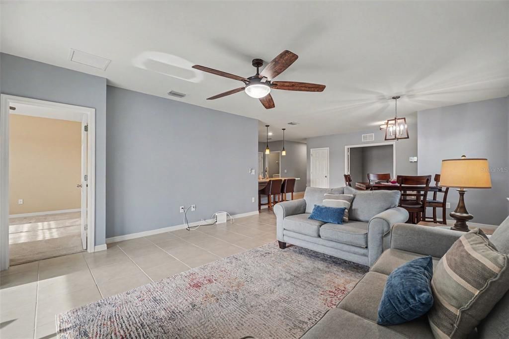 For Sale: $304,900 (2 beds, 2 baths, 1510 Square Feet)