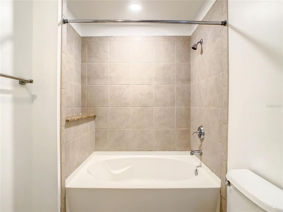 For Sale: $184,900 (1 beds, 1 baths, 729 Square Feet)