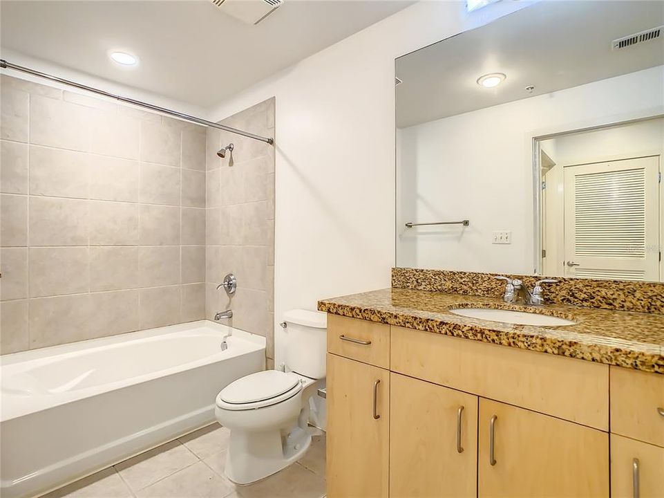 For Sale: $184,900 (1 beds, 1 baths, 729 Square Feet)