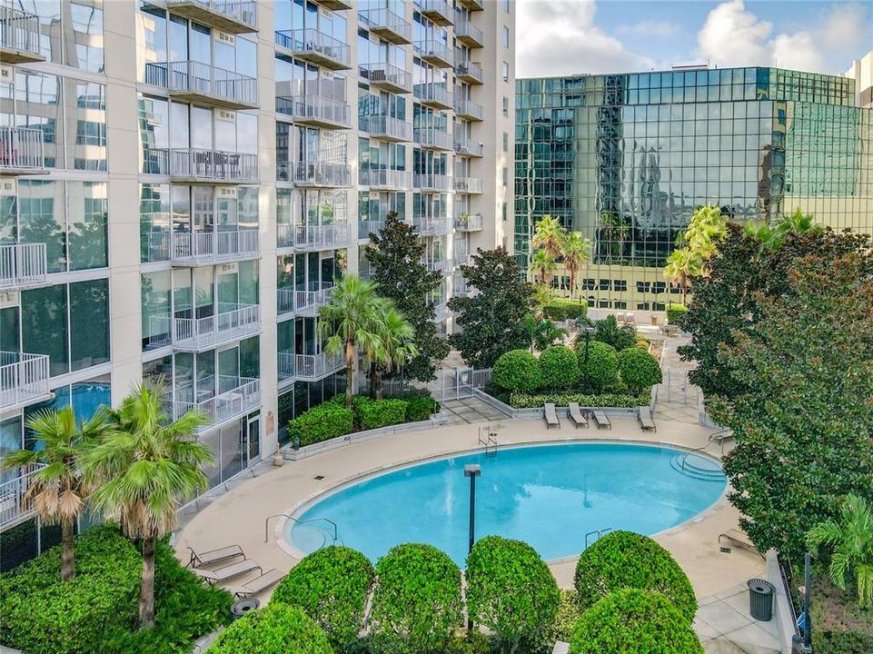 For Sale: $184,900 (1 beds, 1 baths, 729 Square Feet)