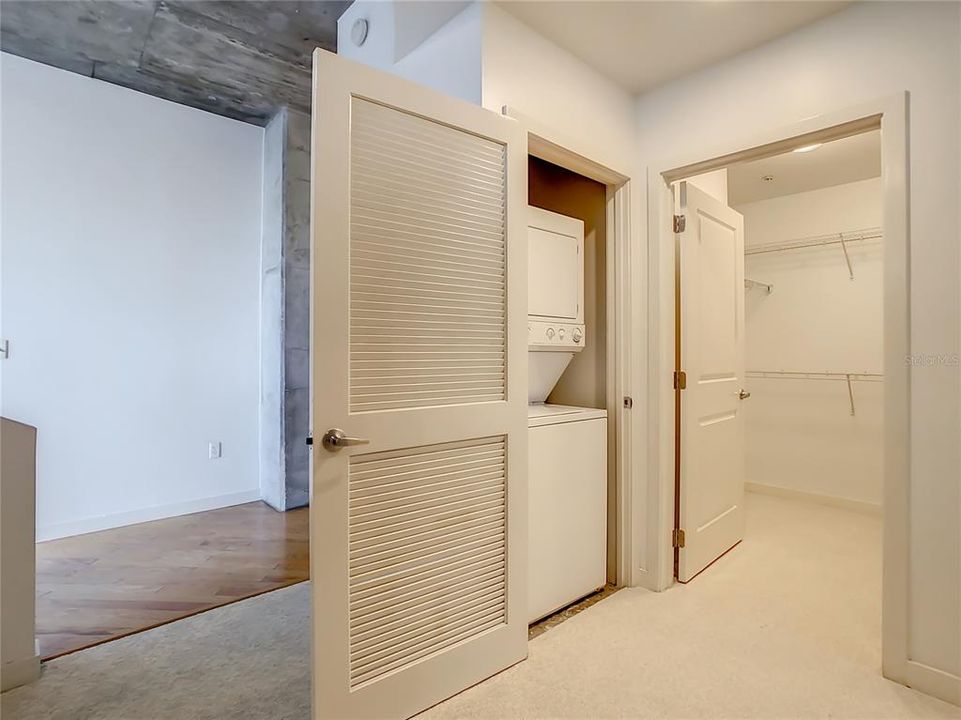For Sale: $184,900 (1 beds, 1 baths, 729 Square Feet)