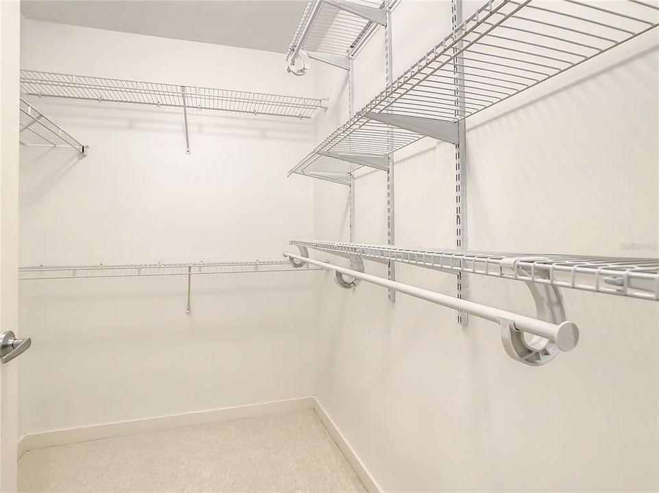 For Sale: $184,900 (1 beds, 1 baths, 729 Square Feet)