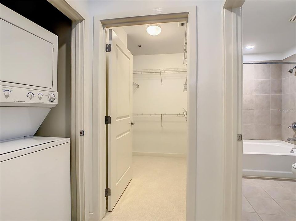For Sale: $184,900 (1 beds, 1 baths, 729 Square Feet)