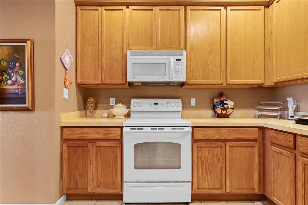 For Sale: $255,000 (3 beds, 2 baths, 1433 Square Feet)