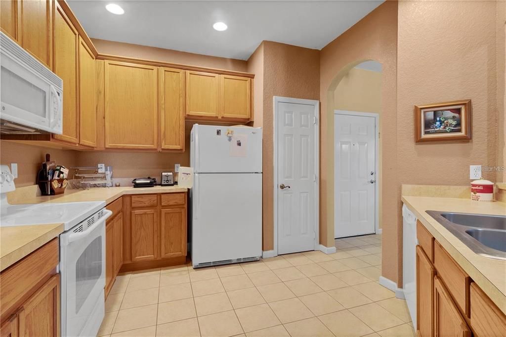 For Sale: $255,000 (3 beds, 2 baths, 1433 Square Feet)