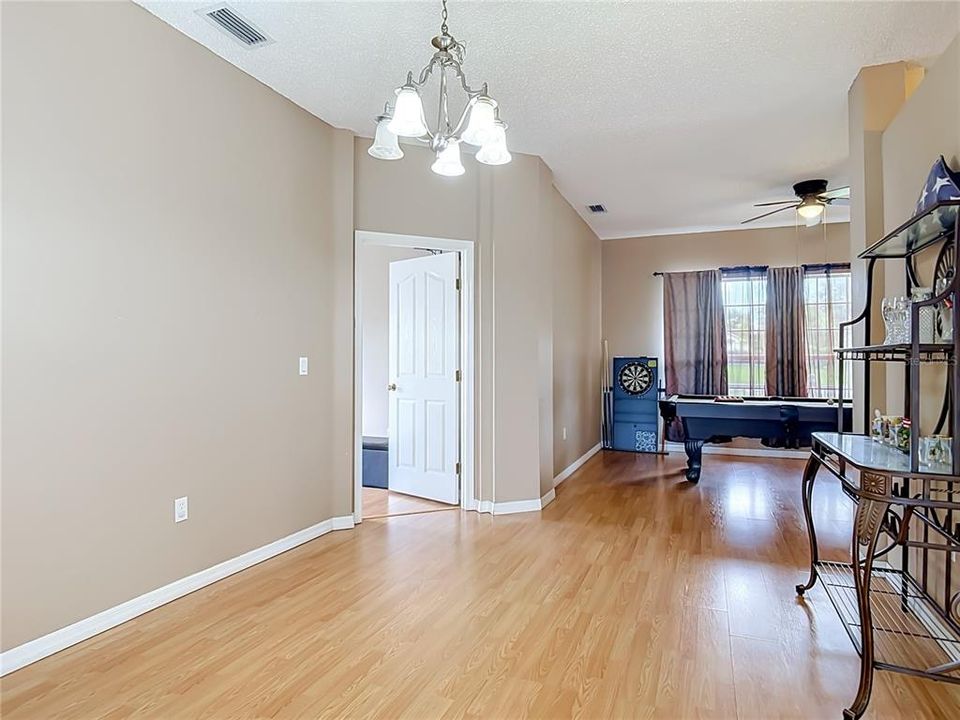 En Venta: $629,900 (4 camas, 3 baños, 2258 Pies cuadrados)