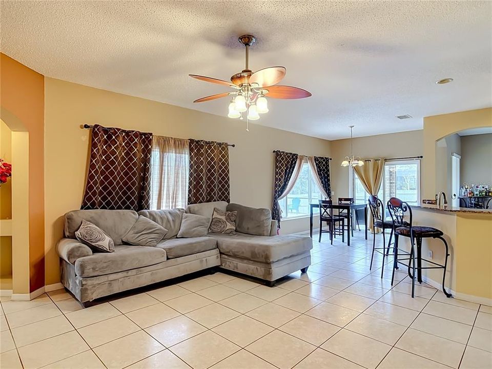 En Venta: $629,900 (4 camas, 3 baños, 2258 Pies cuadrados)
