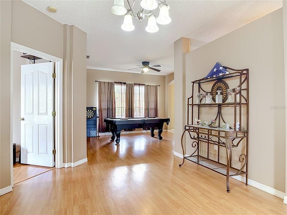 En Venta: $629,900 (4 camas, 3 baños, 2258 Pies cuadrados)