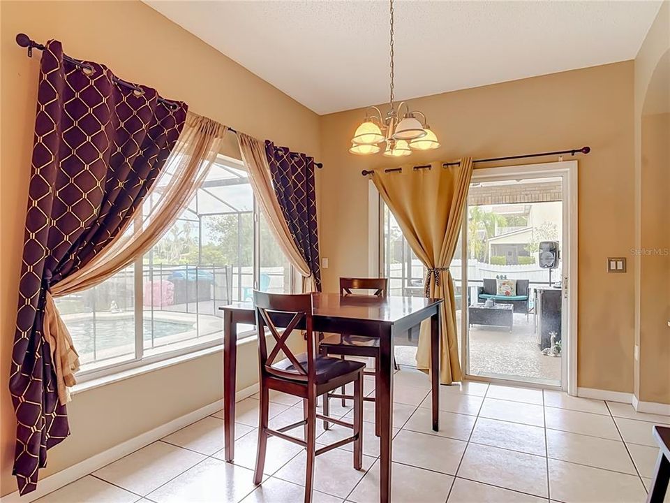 En Venta: $629,900 (4 camas, 3 baños, 2258 Pies cuadrados)