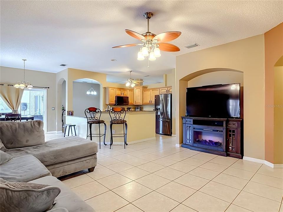 En Venta: $629,900 (4 camas, 3 baños, 2258 Pies cuadrados)