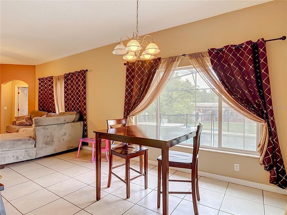 En Venta: $629,900 (4 camas, 3 baños, 2258 Pies cuadrados)