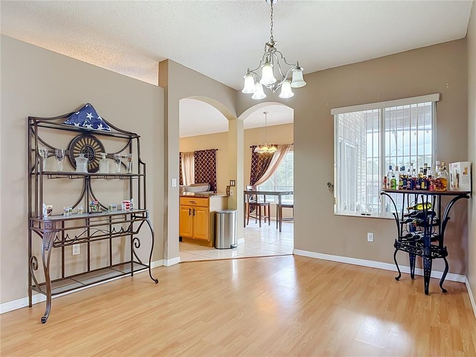 En Venta: $629,900 (4 camas, 3 baños, 2258 Pies cuadrados)