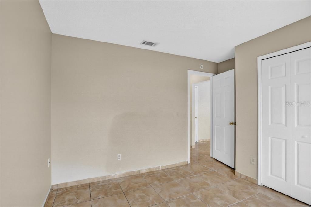 Active With Contract: $216,900 (3 beds, 2 baths, 1072 Square Feet)