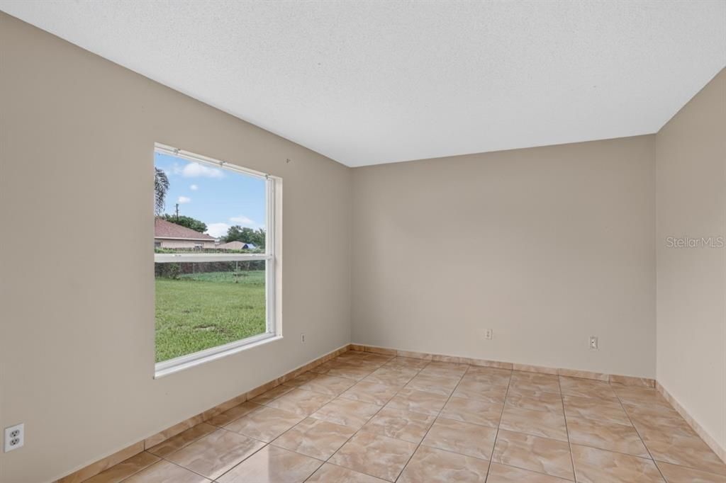 Active With Contract: $216,900 (3 beds, 2 baths, 1072 Square Feet)