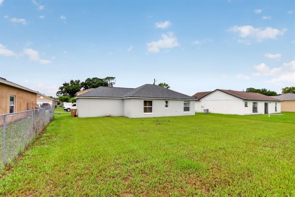 Active With Contract: $216,900 (3 beds, 2 baths, 1072 Square Feet)