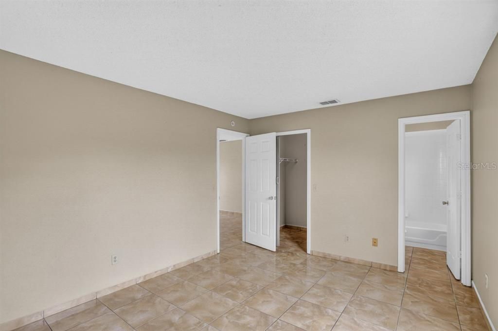 Active With Contract: $216,900 (3 beds, 2 baths, 1072 Square Feet)