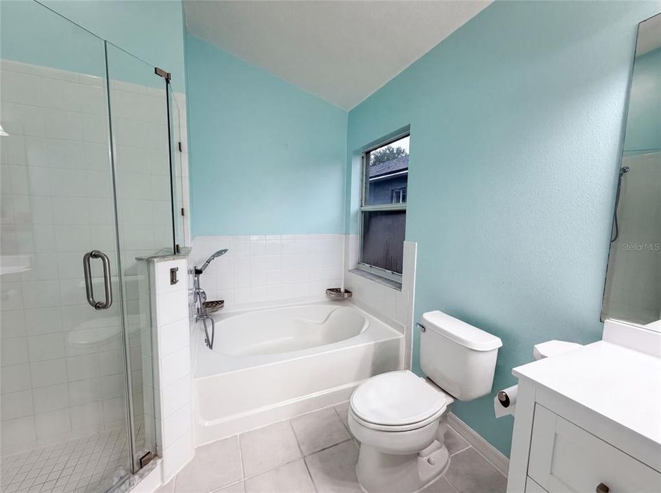 Activo con contrato: $305,000 (4 camas, 2 baños, 1808 Pies cuadrados)